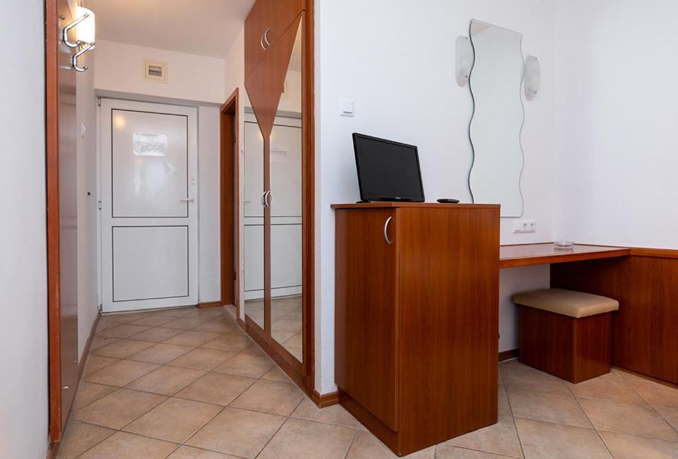 Tourist Settlement Brzet Hotel Omiš Екстериор снимка