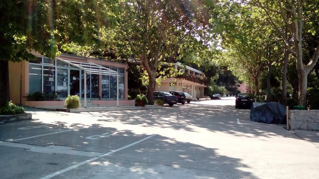 Tourist Settlement Brzet Hotel Omiš Екстериор снимка